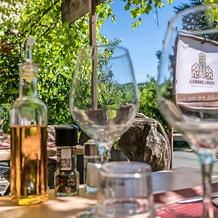 Restaurant L'arbre A Pain فندق Altier